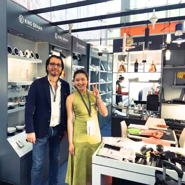 Group photo with customers at kingornan