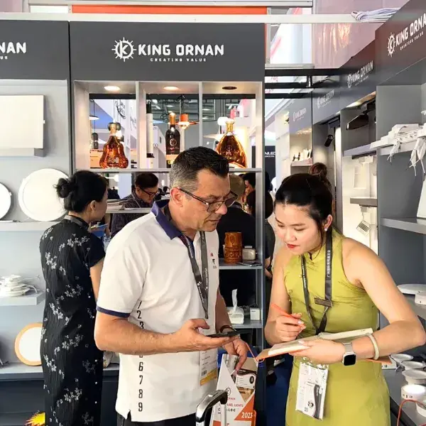 Group photo with customers at kingornan
